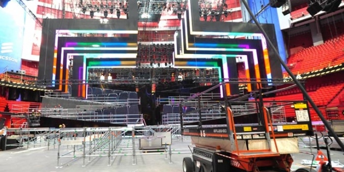2016 Arena: The LED back wall and the arcs are ready